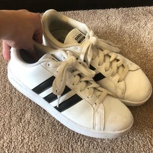 Women’s 8.5 classic adidas!